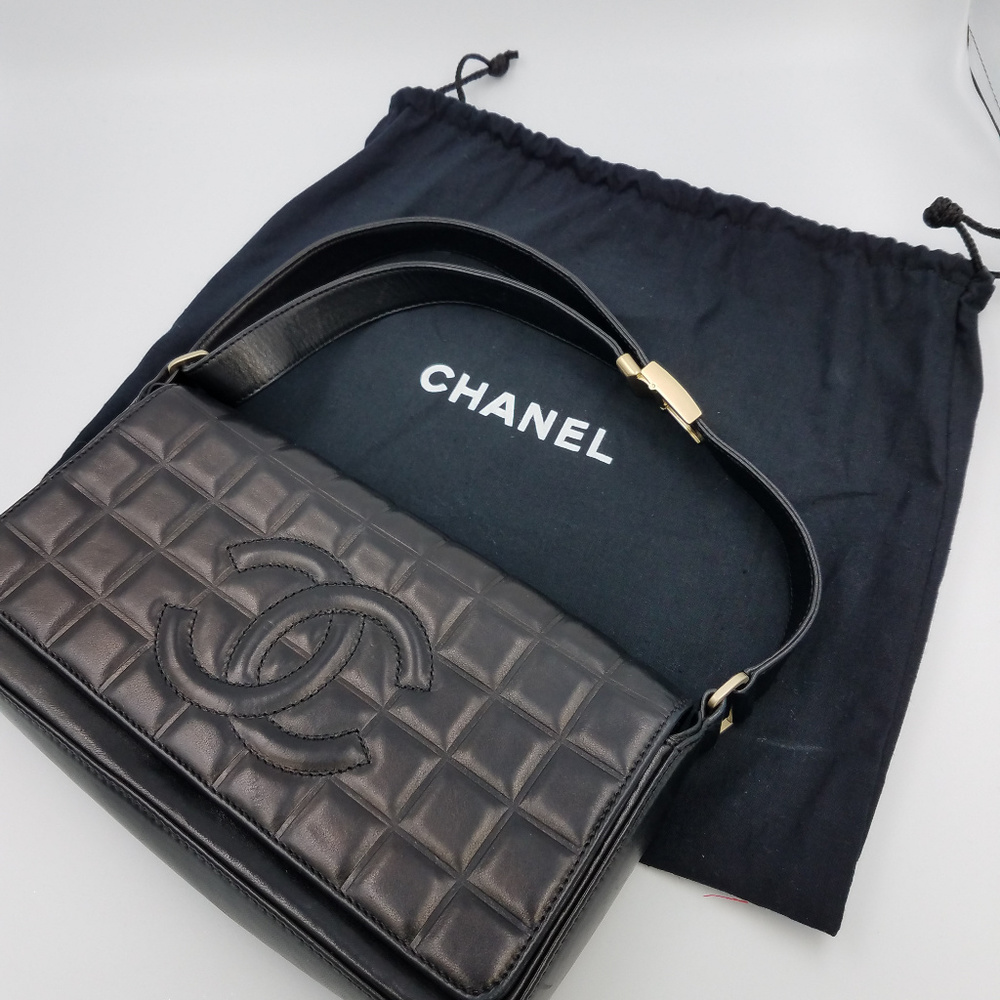 Authentic CHANEL Black Lambskin Clutch  #864223